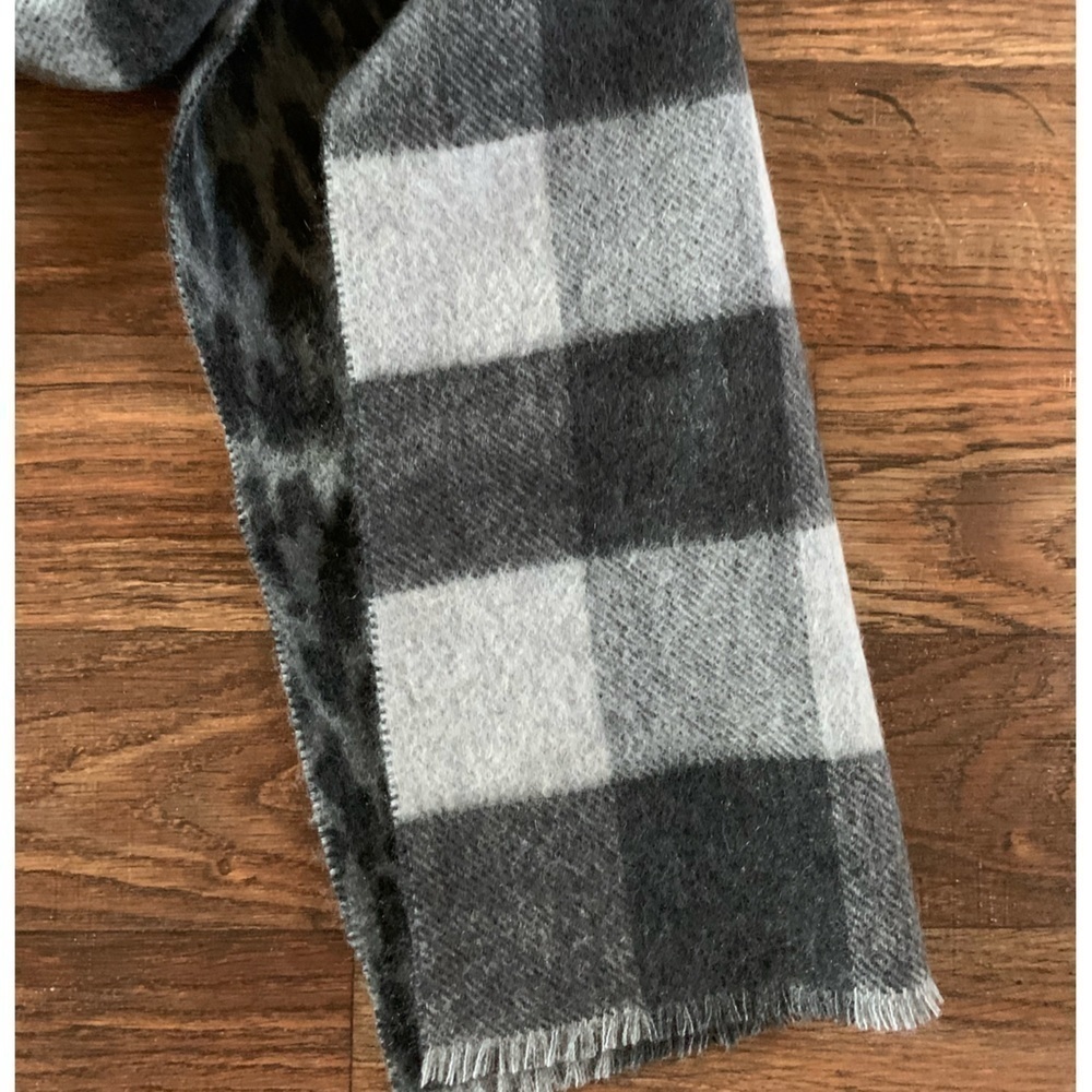 CASHMERES Double Sided Scarf Animal Plaid Print - Picture 10 of 16